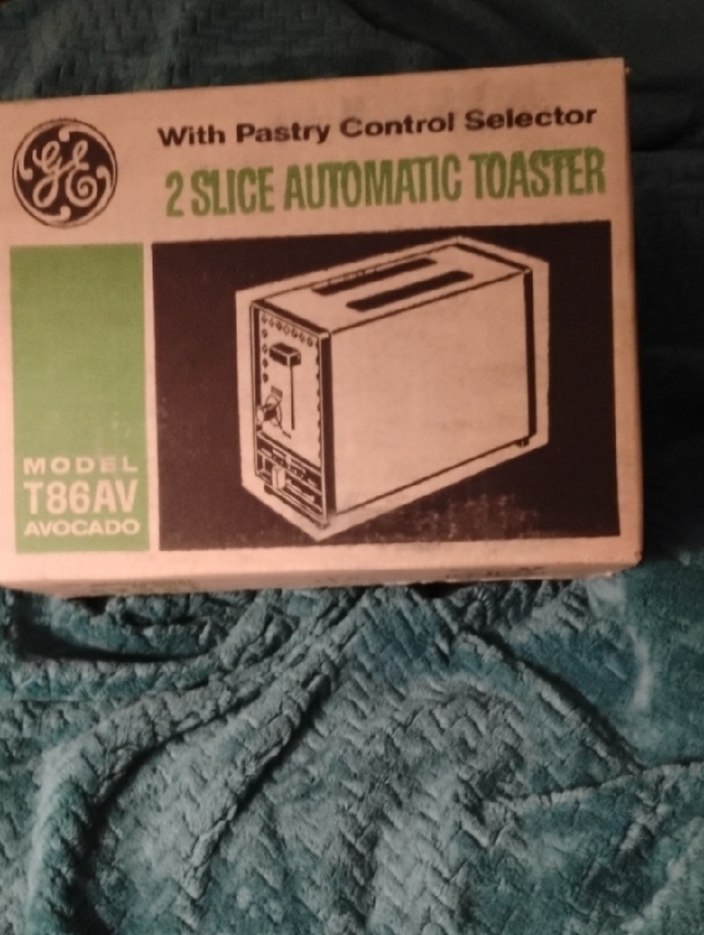GE 2-Slice Automatic Toaster in Avocado Green